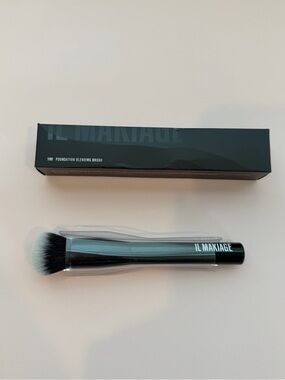 IL MAKIAGE 100 Foundation Blending Brush